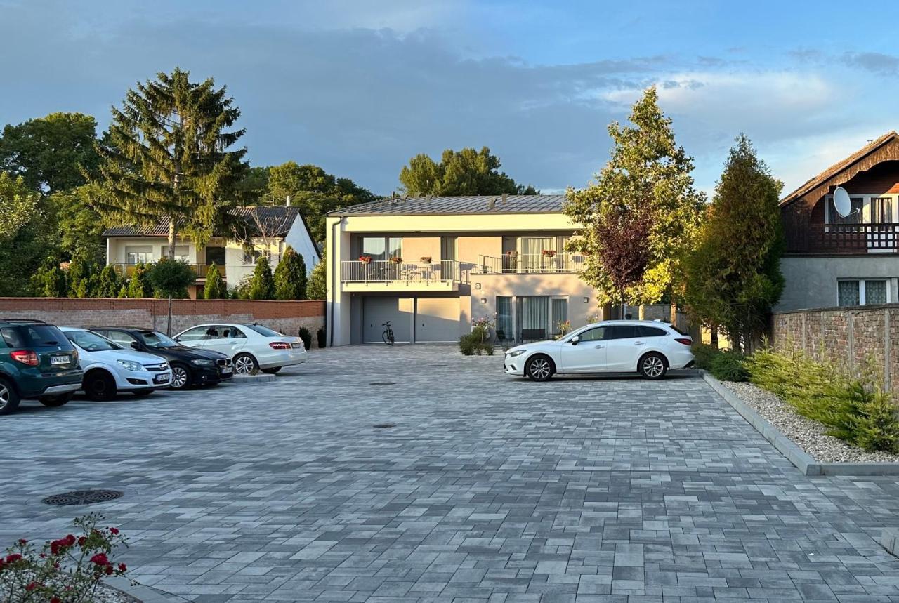 Mosonmagyaróvár Linden Apartman 106 - Adults Only מראה חיצוני תמונה