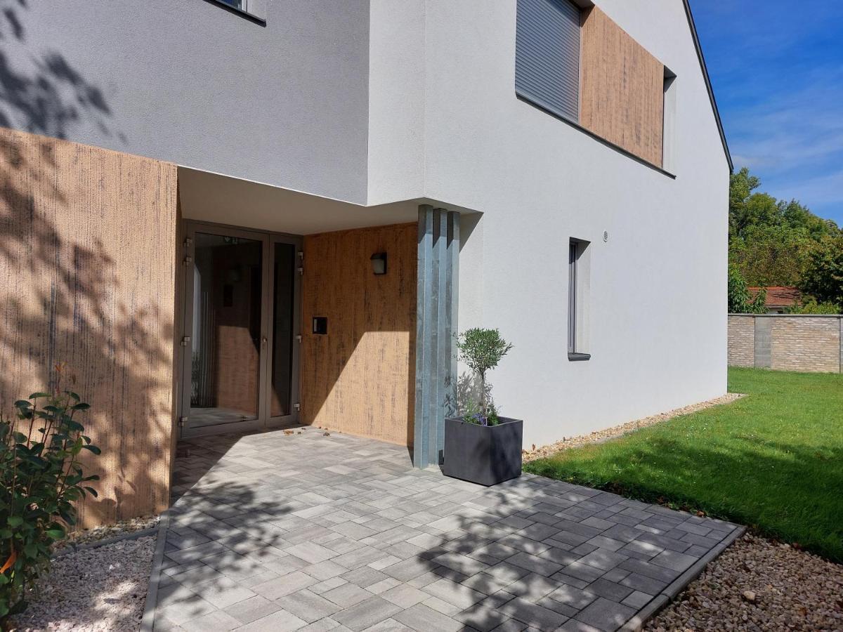 Mosonmagyaróvár Linden Apartman 106 - Adults Only מראה חיצוני תמונה